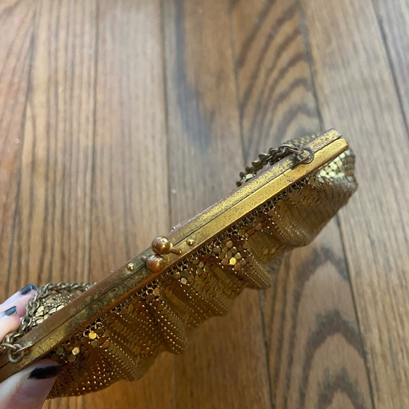 Vintage Whiting and Davis, Gold Tone, Kisslock Evening Bag.  Made in the USA. - Picture 4 of 8